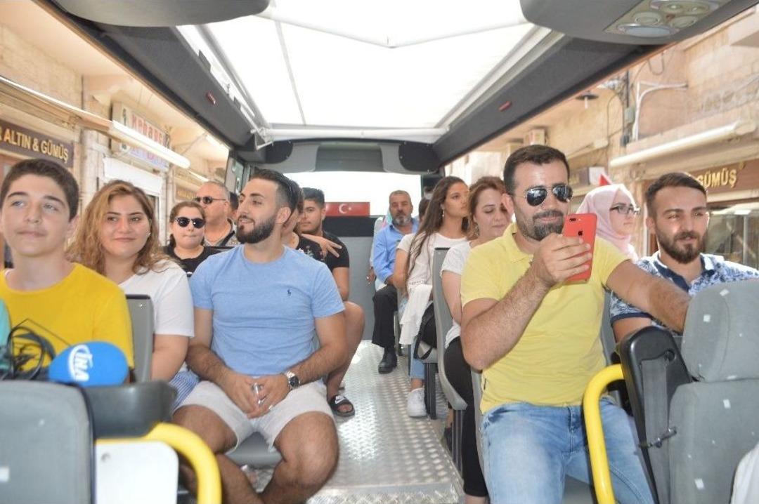 Kayyum Başkandan Turistlere &Uuml;cretsiz &Ouml;zel Gezi Otob&uuml;s&uuml; S&uuml;rprizi