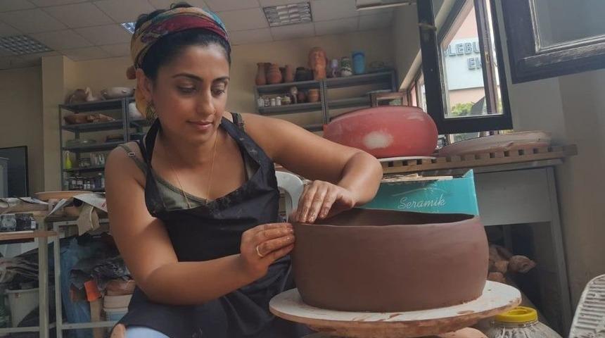 (özel) Suyun Üstünde Topraklı Sergi