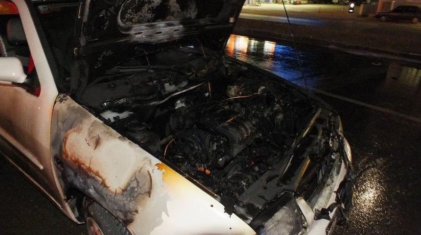 Anamur&rsquo;da Seyir Halindeki Otomobil Alev Alev Yandı