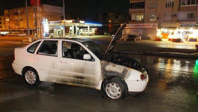 Anamur’da Seyir Halindeki Otomobil Alev Alev Yandı