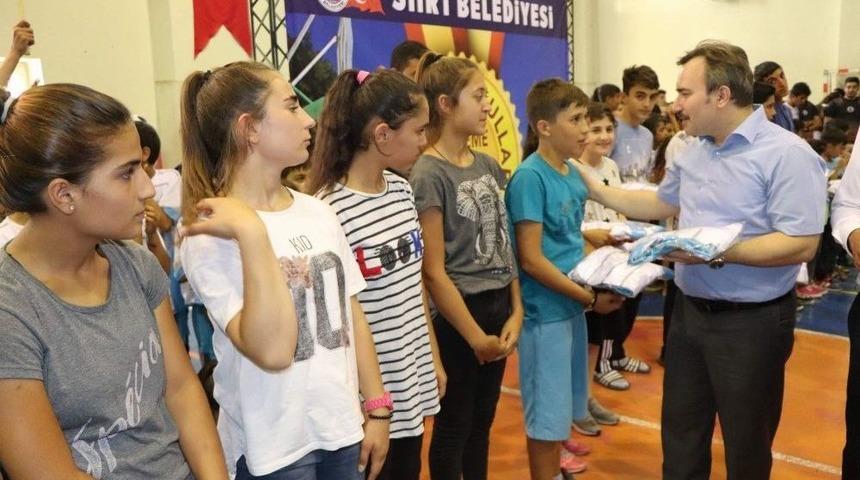 Siirt’te 3 Bin 400 Sporcuya Forma Dağıtıldı