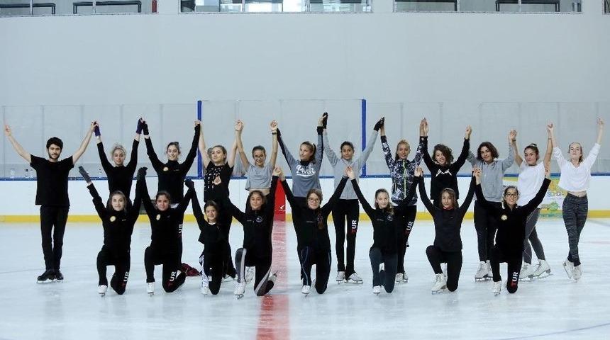 Yenimahalle’nin Senkronize Buz Takımı Kampta