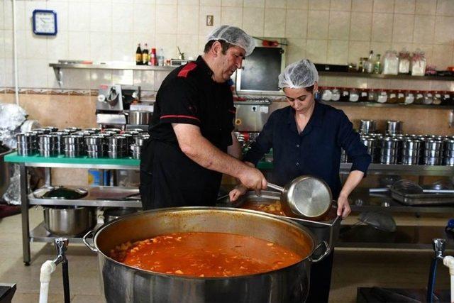 Tunceli’de Her Gün Bin Aileye Sıcak Yemek