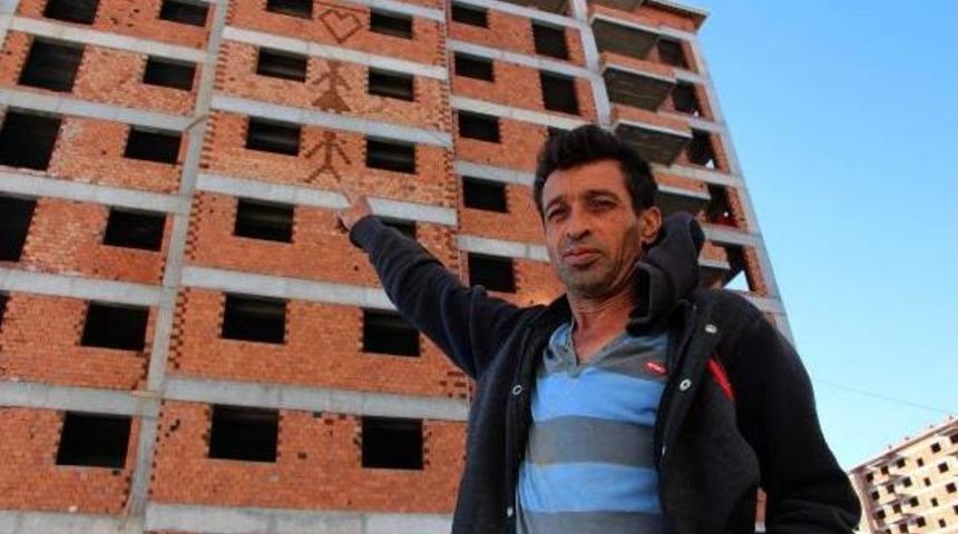 Duvar Ustası, Her Binaya Motiflerle Imzasını Atıyor