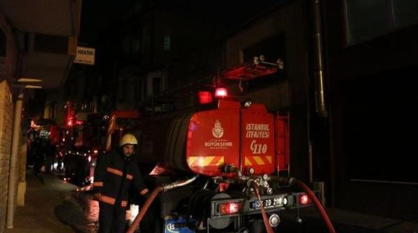 Beyoğlu'nda Yangında Aynı Aileden 3 Kişi Yaralandı