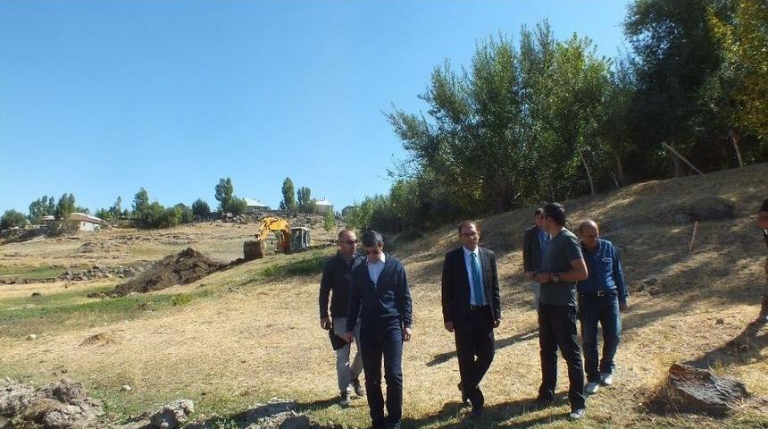 Malazgirt&acute;te Yeni Yol A&ccedil;ma &Ccedil;alışmaları Devam Ediyor