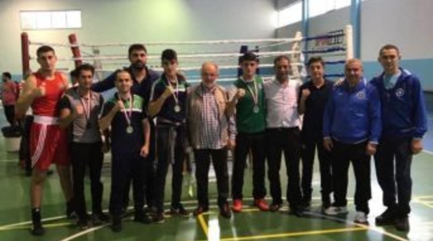 B&uuml;y&uuml;kşehir&rsquo;in Boks&ouml;rleri Ringin Tozunu Aldı