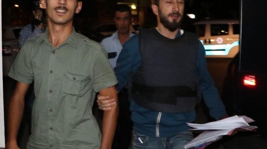 Atat&uuml;rk B&uuml;st&uuml;ne Molotof Attı Yakalanınca "&ouml;zg&uuml;rl&uuml;k Yakındır" Diye G&uuml;ld&uuml;