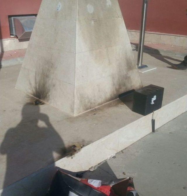 Atat&uuml;rk B&uuml;st&uuml;ne Molotof Attı Yakalanınca "&ouml;zg&uuml;rl&uuml;k Yakındır" Diye G&uuml;ld&uuml; 2