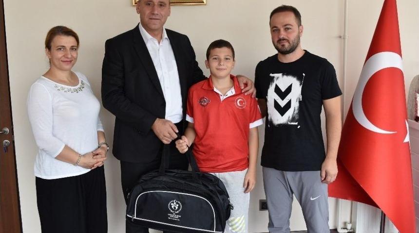 10 Yaşındaki Mehmet Efe&rsquo;nin G&ouml;z&uuml; T&uuml;rkiye Ve D&uuml;nya Şampiyonluklarında