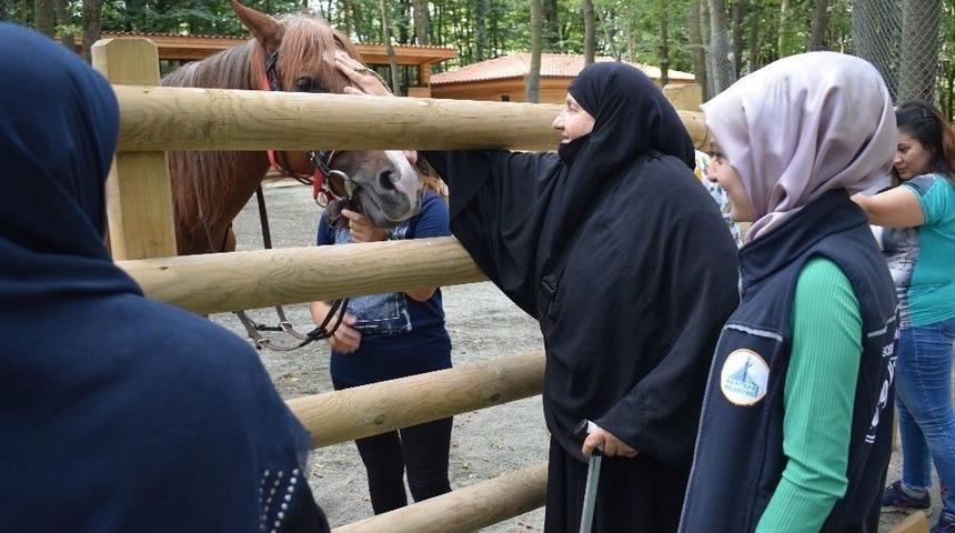 Kartepeli Büyüklerden Yaşam Parkını Gezdi