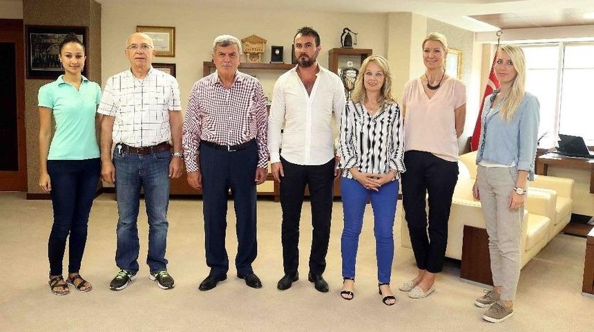 Başkan Karaosmanoğlu Ziyaretçilerini Ağırladı