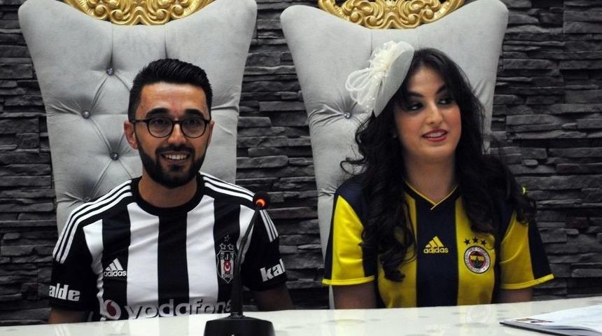 Nikah Masasına Tuttukları Takımların Formalarını Giyerek Oturdular