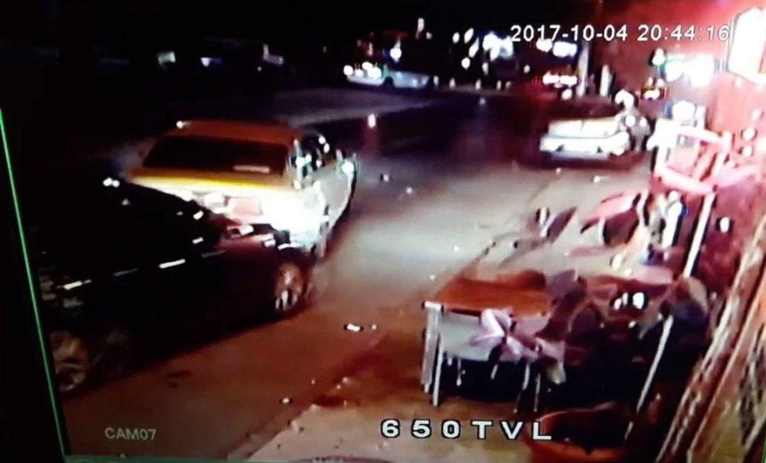 (&ouml;zel Haber) Kalp Krizi Ge&ccedil;iren &Ouml;ğretim &Uuml;yesi &Ouml;nce Arabaya Sonra Adama &Ccedil;arptı