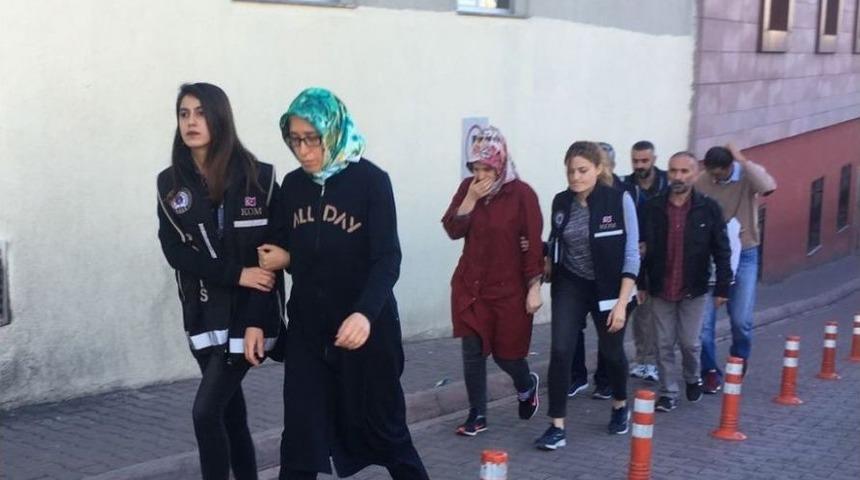 Fet&ouml;&rsquo;den G&ouml;zaltına Alınan 5 Kişi Adliyeye Sevk Edildi