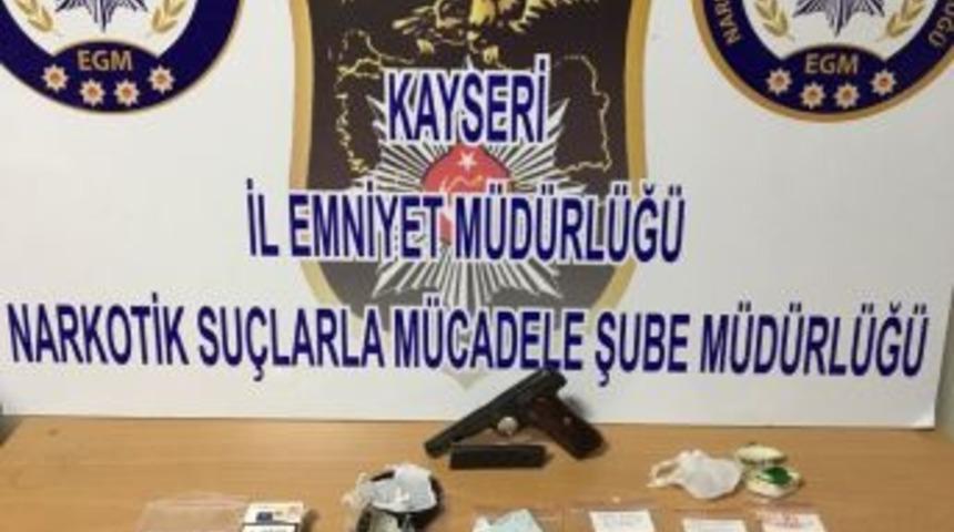 Polis Uyuşturucu Tacirlerine G&ouml;za&ccedil;tırmıyor