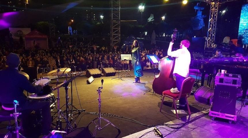 Beylikd&uuml;z&uuml; Caz Festivali Şenay Lambaoğlu İle Final Yaptı