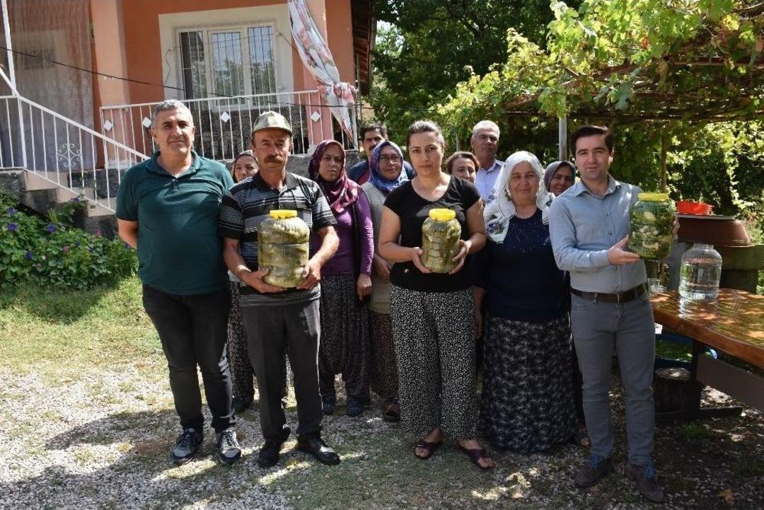 Hobi Bah&ccedil;esinden Turşu &Uuml;retiyorlar