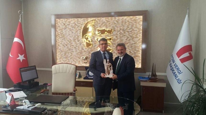 Ayesob Başkanı &Ccedil;etindoğan&rsquo;dan Vergi Dairesi Ve Emniyete Teşekk&uuml;r Ziyareti