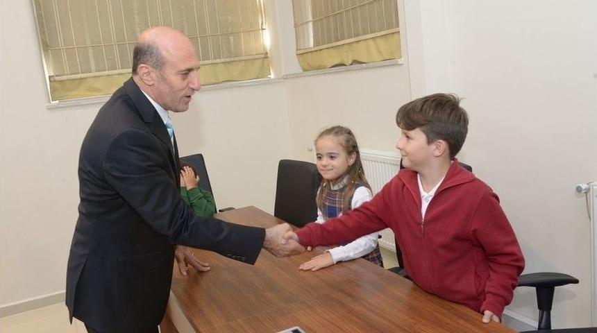 Vali &Ccedil;ift&ccedil;i, Başkan Altıntaş&rsquo;ı Ve &Ouml;ğrencileri Makamında Ağırladı