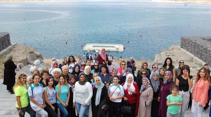 Kocasinan Belediyesi Kadınların G&ouml;n&uuml;llerini Fethetti