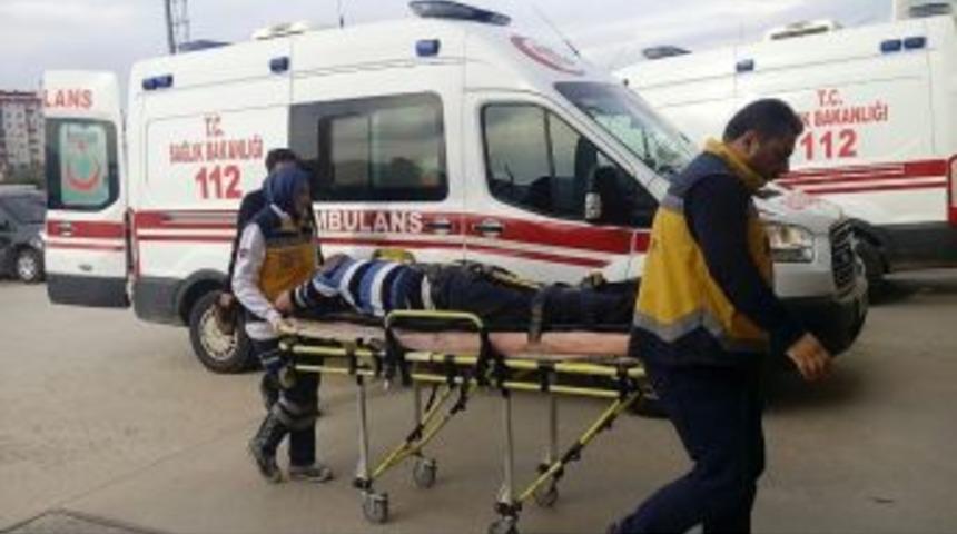 Tırın Dorsesi İle Keresteler Arasında Sıkışarak Yaralandı