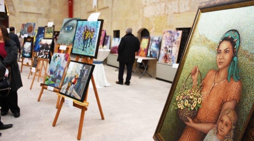 Ressamlar Tarsus İ&ccedil;in Fır&ccedil;alarını Salladı