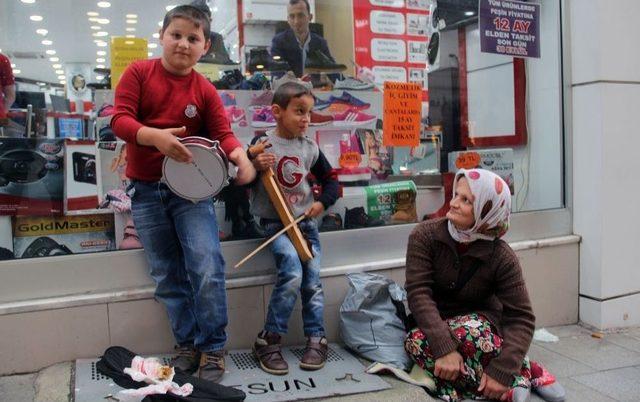 Anaokuluna Yerine Sokak Müzisyenliğine Başladı