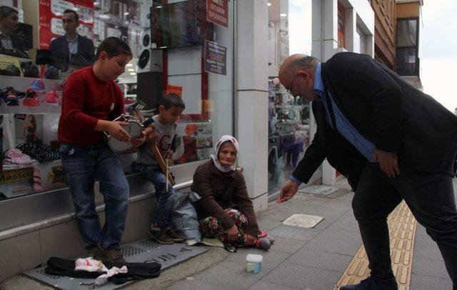 Anaokuluna Yerine Sokak Müzisyenliğine Başladı