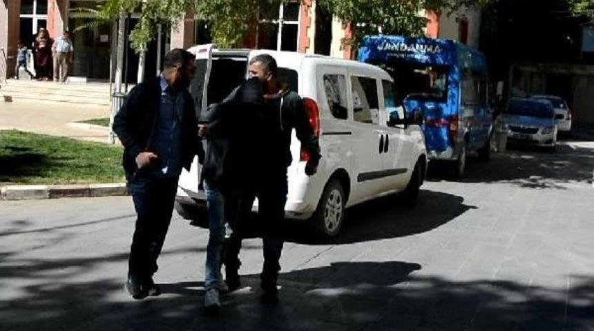 Besni'de Uyuşturucu Satıcısına Su&ccedil;&uuml;st&uuml;