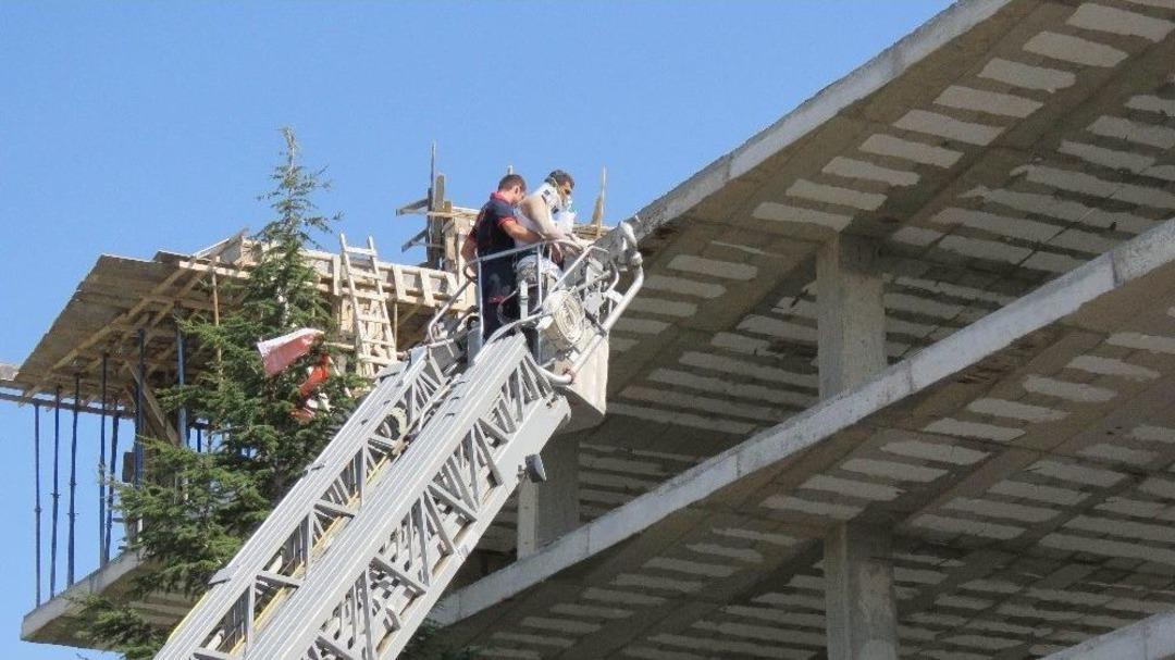 Konya&rsquo;da İnşaatın &Ccedil;atısında Kalıp &Ccedil;&ouml;kt&uuml;: 4 Yaralı
