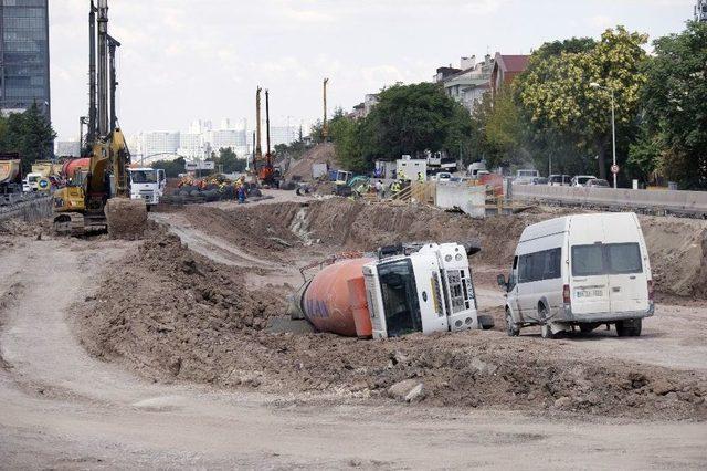 Başkent’te Beton Mikseri Devrildi: 1 Yaralı