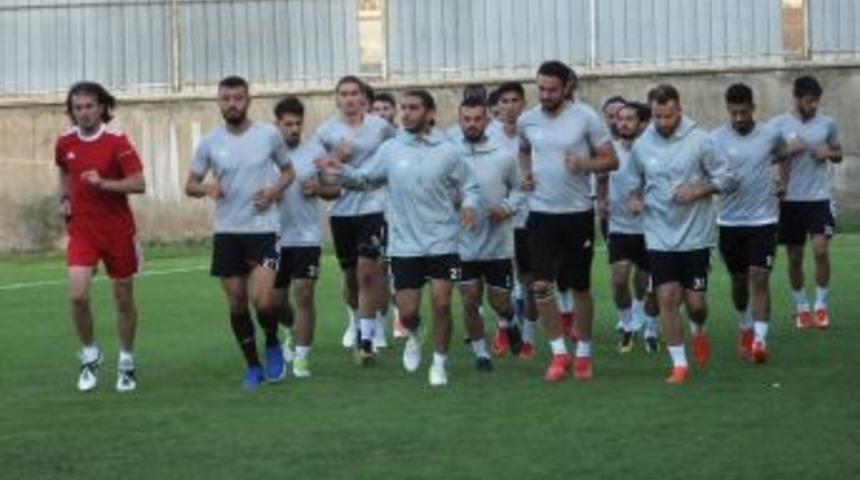 Elazığspor 17 Futbolcuyla Adana’ya Gitti