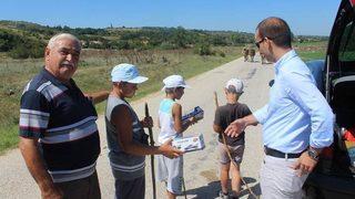 Kaymakam Çobanlık Yapan Çocuklara Oyuncak Dağıttı