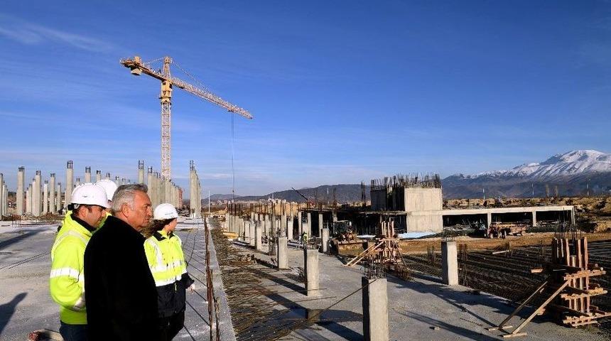 Başkan G&uuml;naydın, Otogar İnşaatını İnceledi