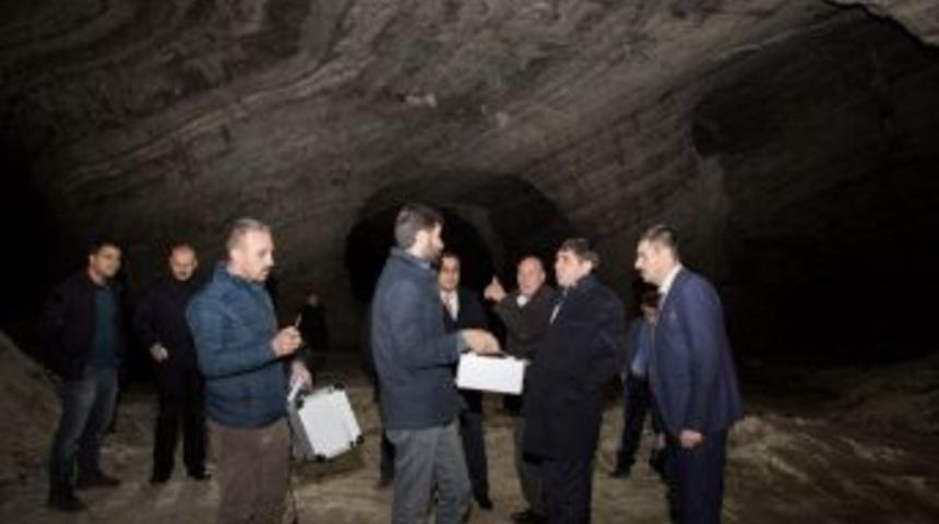 Rekt&ouml;r Alma, Tuz Mağarasını İnceledi