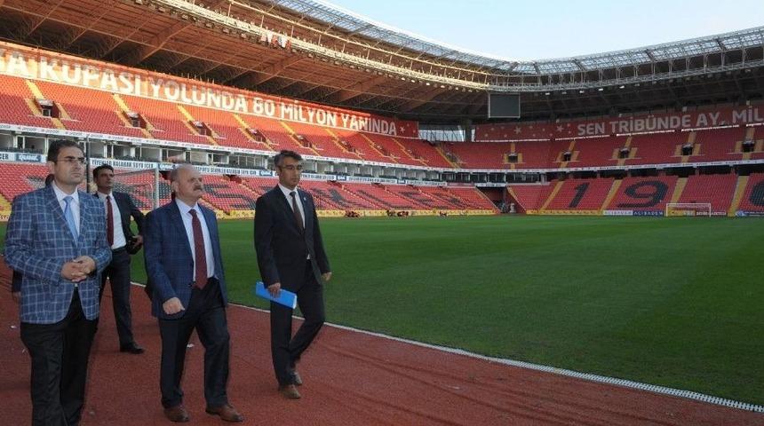 Vali &Ccedil;akacak, Milli Ma&ccedil;ın Oynanacağı Stadyumu İnceledi