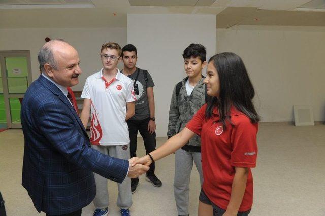 Vali Çakacak, Milli Maçın Oynanacağı Stadyumu İnceledi