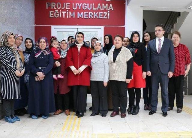 Proje Eğitim Uygulama Merkezinde Maharetli Eller