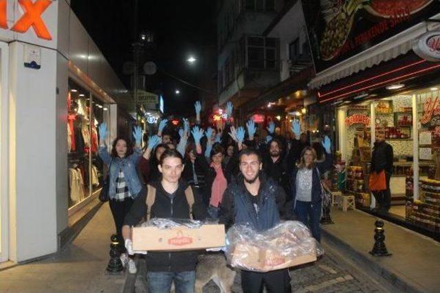 &Ccedil;&ouml;plerden Topladıkları Yiyeceklerle Sokak Hayvanlarını Besliyorlar 1