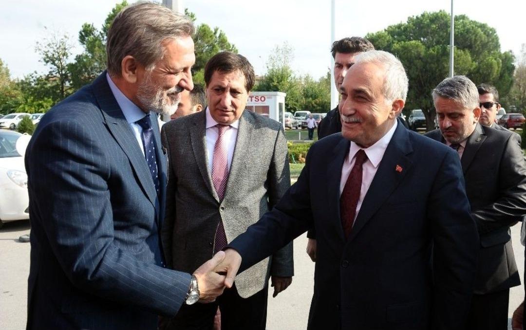 Bakan Fakıbaba: "ter&ouml;rist İle K&uuml;rt Halkını Birbirinden Ayırmanızda Fayda G&ouml;r&uuml;yorum"