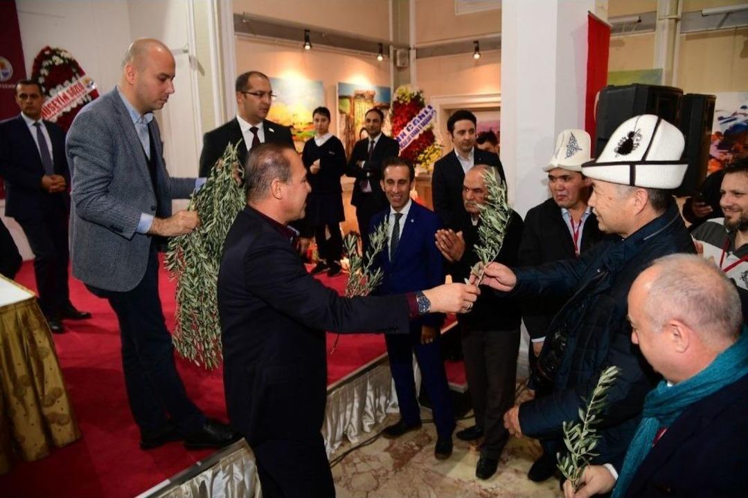 T&uuml;rk D&uuml;nyası Ressamlarından &lsquo;zeytin Dalı&rsquo; İle Barış Mesajı
