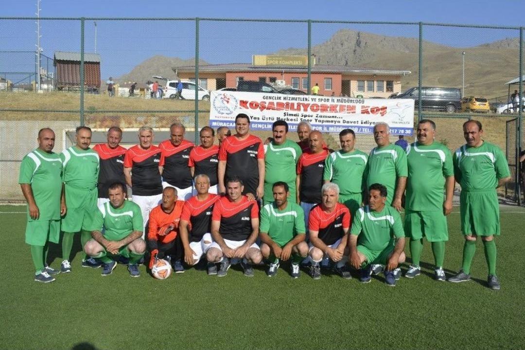 Muhtarlar Halı Sahada Ter D&ouml;kt&uuml;