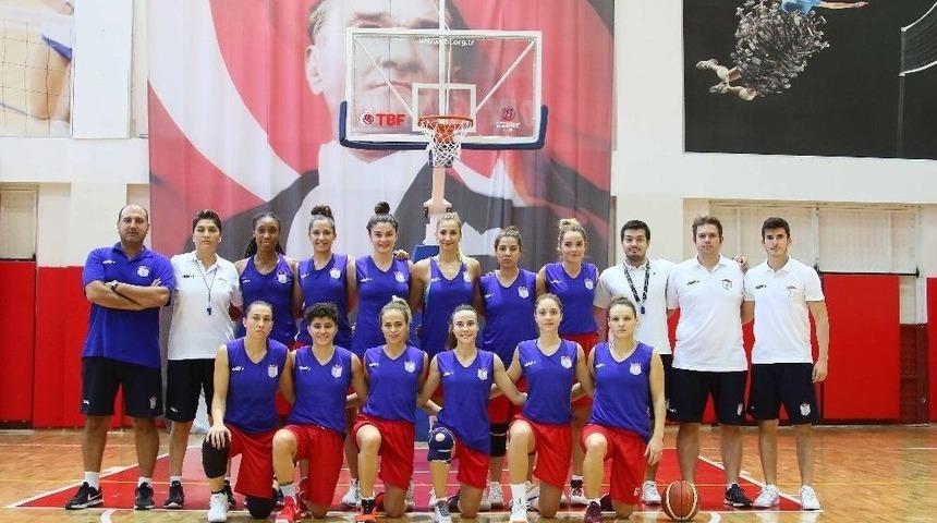 Bayraklı&rsquo;nın Kızları Galibiyet Peşinde