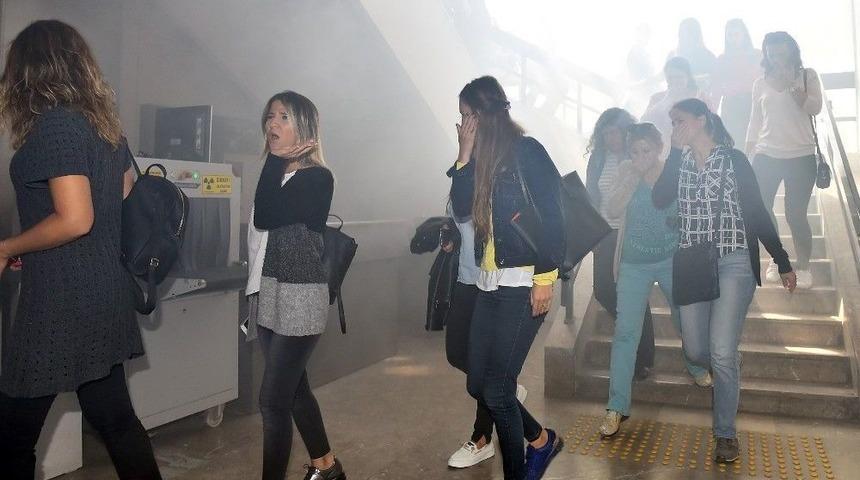 İzmir&rsquo;de Nefes Kesen Tatbikat