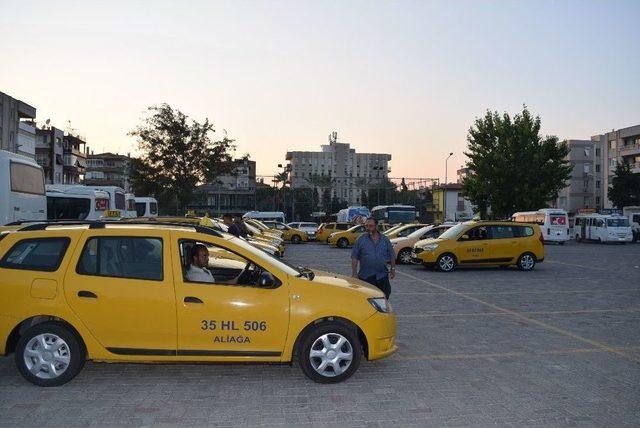 İzmir’deki Taksiler Yüzde 20 Zamla Yolcu Alımına Başladı