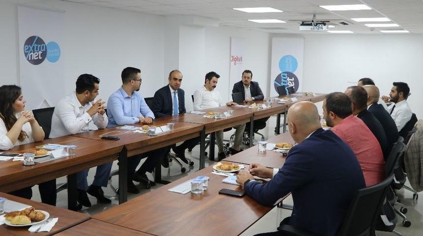 Extranet’in Sıra Dışı İnterneti Digiturk’ün Eğlenceli Dünyası İle Buluşuyor