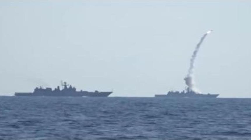 Rus Denizaltıları Işid Hedeflerini Vurdu (2)