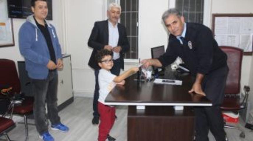 Bulduğu Parayı Polise Teslim Etti