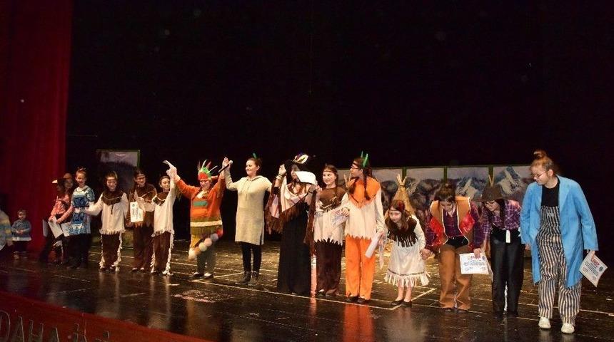 Bilecik Şehir Tiyatrosu Oyuncularından &Ccedil;ocuklara Muhteşem Tiyatro Oyunu